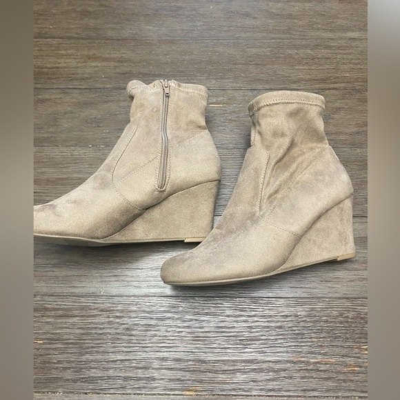 LANE BRYANT TAUPE STRETCH WEDGE ANKLE BOOTIES sz 10w - Picture 4 of 8